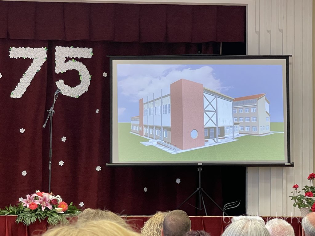 75 éves az Arany János Gimnázium 53